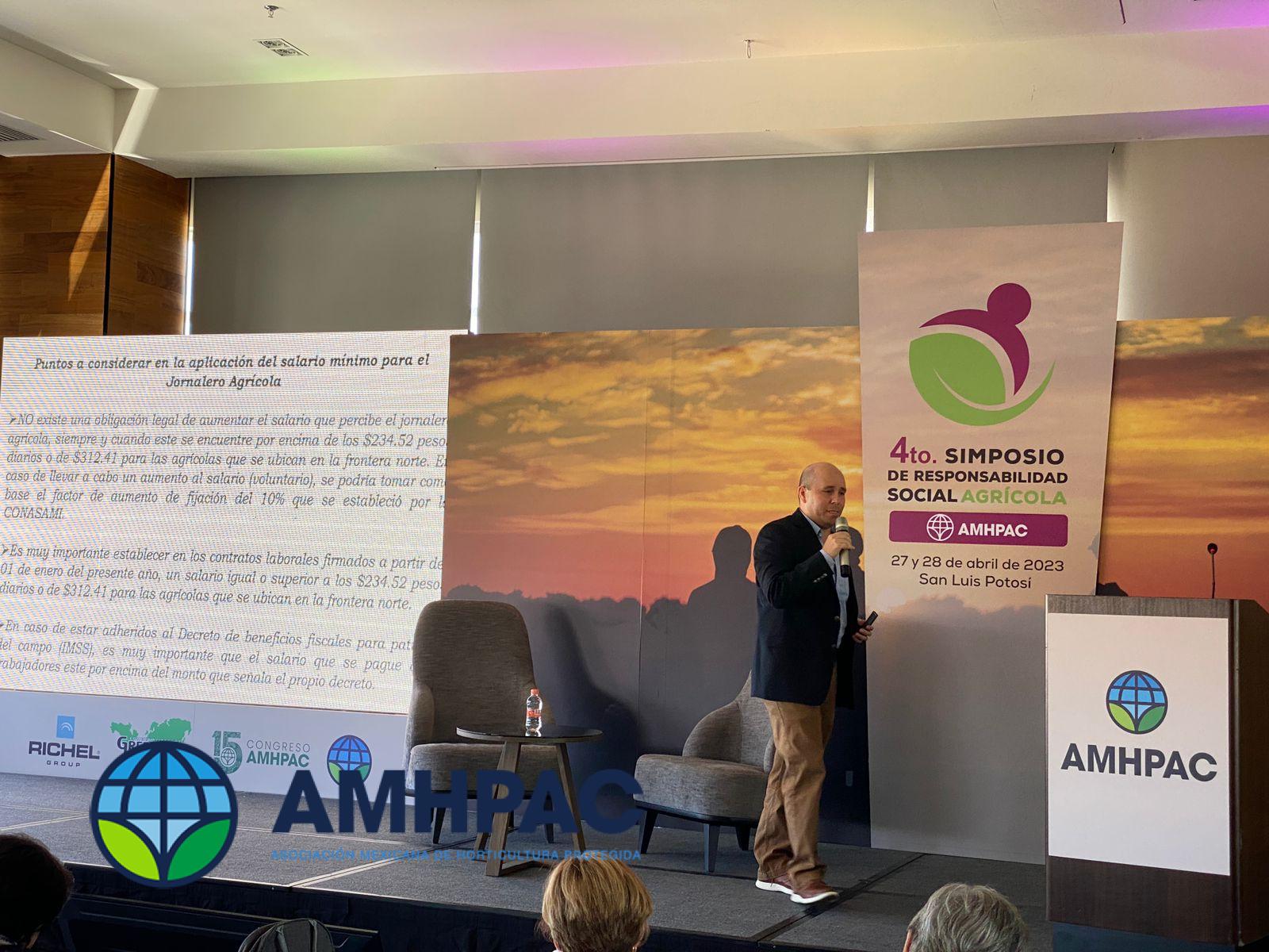 Gustavo exponiendo (3)